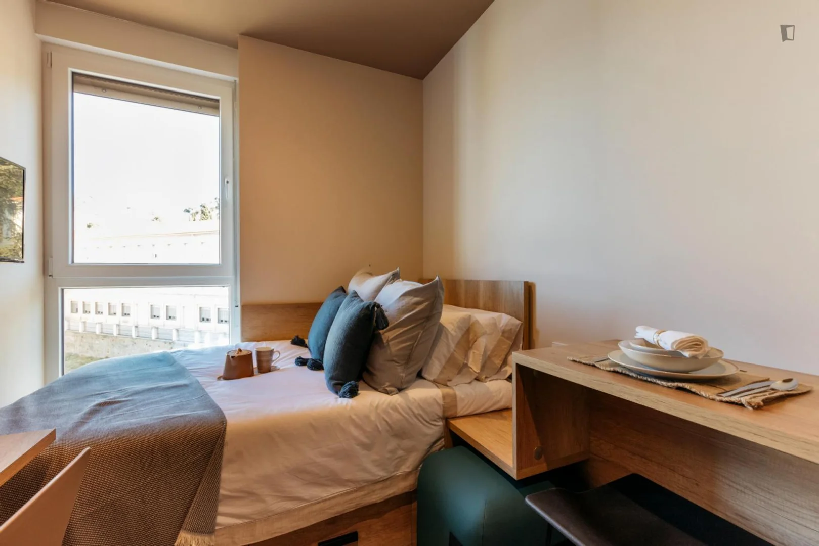 Quarto de estudante económico com localização conveniente em 