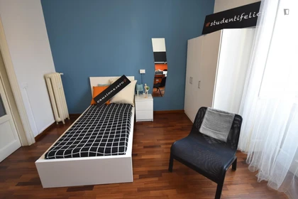 Stanza privata in VIA LOCATELLI, immagine 1 di 13