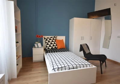 Stanza privata in VIA LOCATELLI, immagine 1 di 14