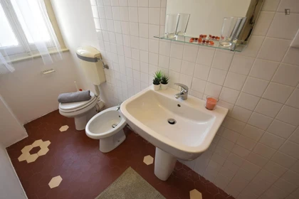Stanza privata in VIA LOCATELLI, immagine 12 di 14