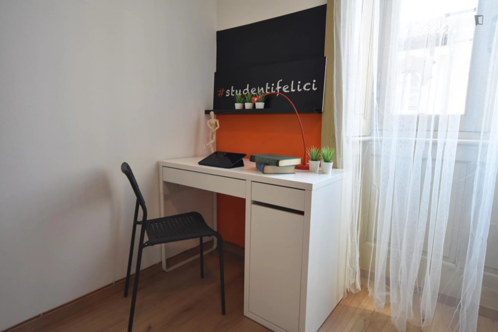 Camera per studenti in  con servizi moderni