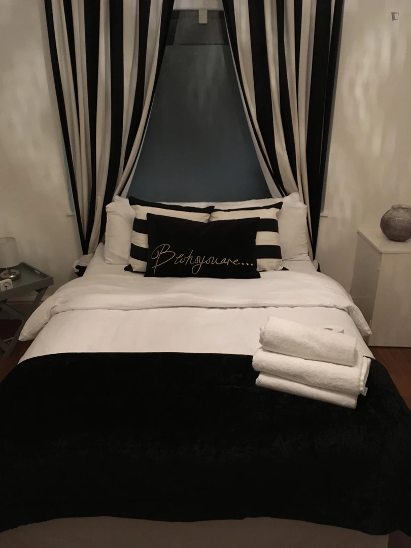 Room for rent with double bed manchester