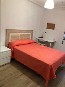 Jasny pokój prywatny w Oviedo