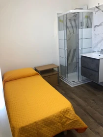 Zimmer mit Doppelbett zu vermieten Ferrara
