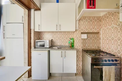 Private room at Avenida Rovisco Pais, image 14 of 20