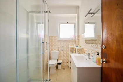 Private room at Avenida Rovisco Pais, image 19 of 20