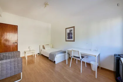 Private room at Avenida Rovisco Pais, image 5 of 20