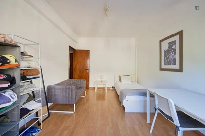Private room at Avenida Rovisco Pais, image 6 of 20