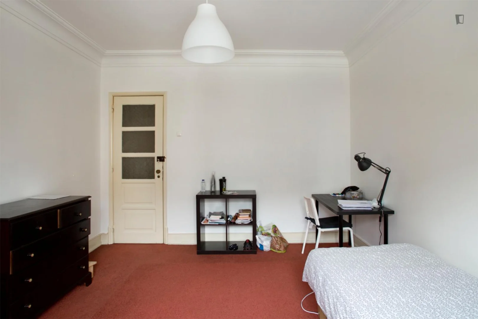 Bright and airy student room with easy university access in 