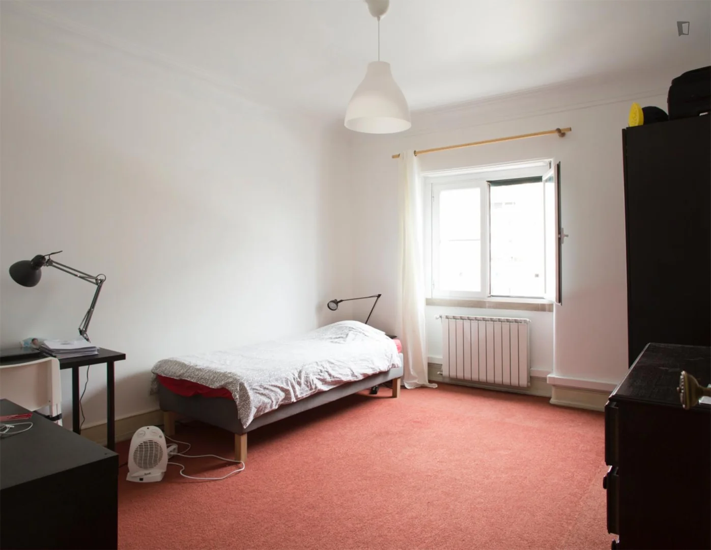 Economical student room with convenient location in 