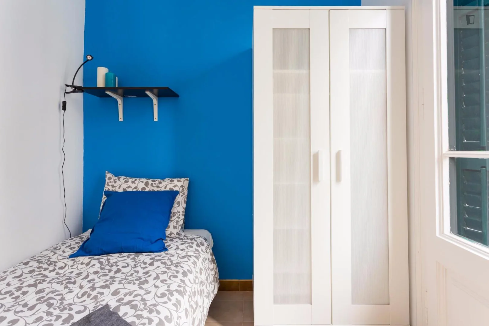 Funktionelles Studentenzimmer perfekt zum Studieren in 