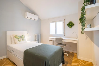 Quarto para alugar com cama de casal em Madrid