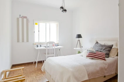 Pokój do wynajęcia z podwójnym łóżkiem w Estoril