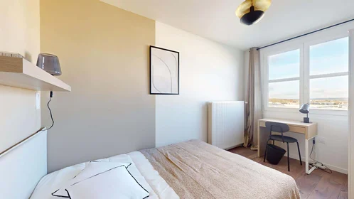 Privatzimmer in der 11 Pl. des Colonnes Hubert Renaud, 95800 Cergy, France, bild 1 von 21