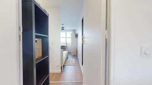 Privatzimmer in der 11 Pl. des Colonnes Hubert Renaud, 95800 Cergy, France, bild 2 von 21