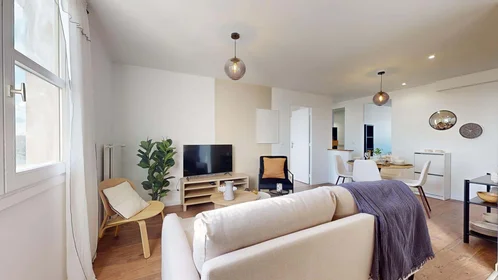 Privatzimmer in der 11 Pl. des Colonnes Hubert Renaud, 95800 Cergy, France, bild 11 von 21