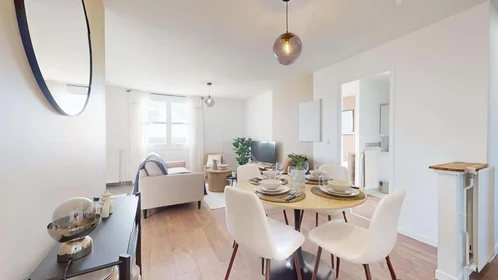 Privatzimmer in der 11 Pl. des Colonnes Hubert Renaud, 95800 Cergy, France, bild 20 von 21