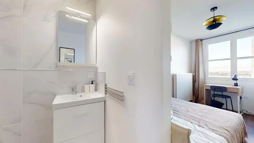 Privatzimmer in der 11 Pl. des Colonnes Hubert Renaud, 95800 Cergy, France, bild 3 von 21