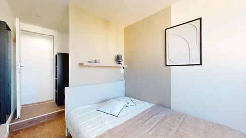 Privatzimmer in der 11 Pl. des Colonnes Hubert Renaud, 95800 Cergy, France, bild 6 von 21