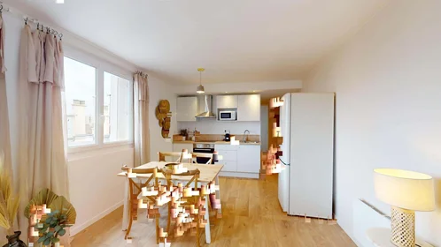 Chambre privée à 2 Pl. du Dr Vauthier, 13009 Marseille, France, image 16 de 24