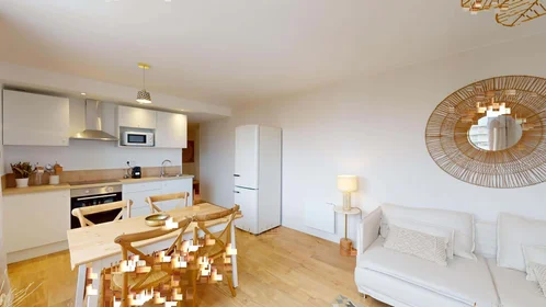 Chambre privée à 2 Pl. du Dr Vauthier, 13009 Marseille, France, image 18 de 24
