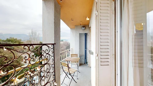 Chambre privée à 2 Pl. du Dr Vauthier, 13009 Marseille, France, image 23 de 24