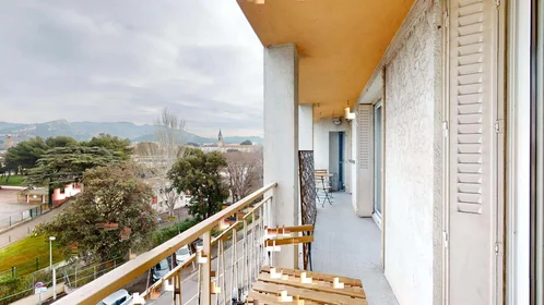 Chambre privée à 2 Pl. du Dr Vauthier, 13009 Marseille, France, image 24 de 24