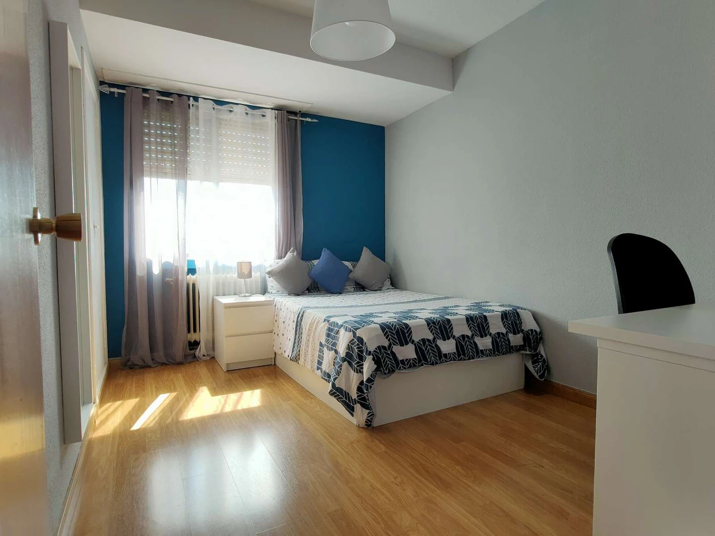 Chambre à louer dans un appartement en colocation à alcala-de-henares