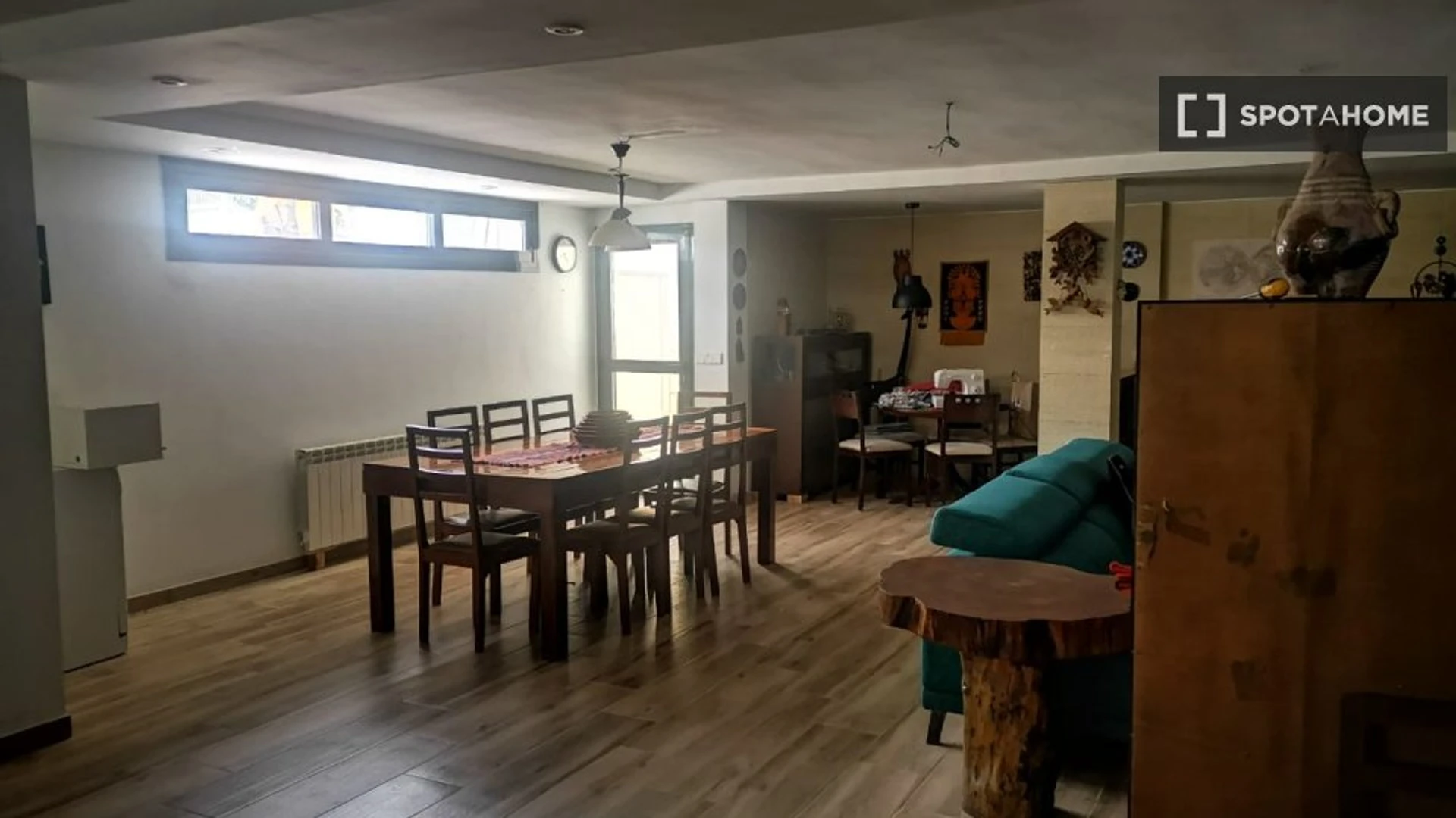 Entire fully furnished flat in Torrent
