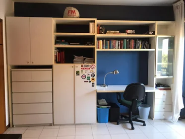 Quarto privado em Via Trasaghis, imagem 1 de 10