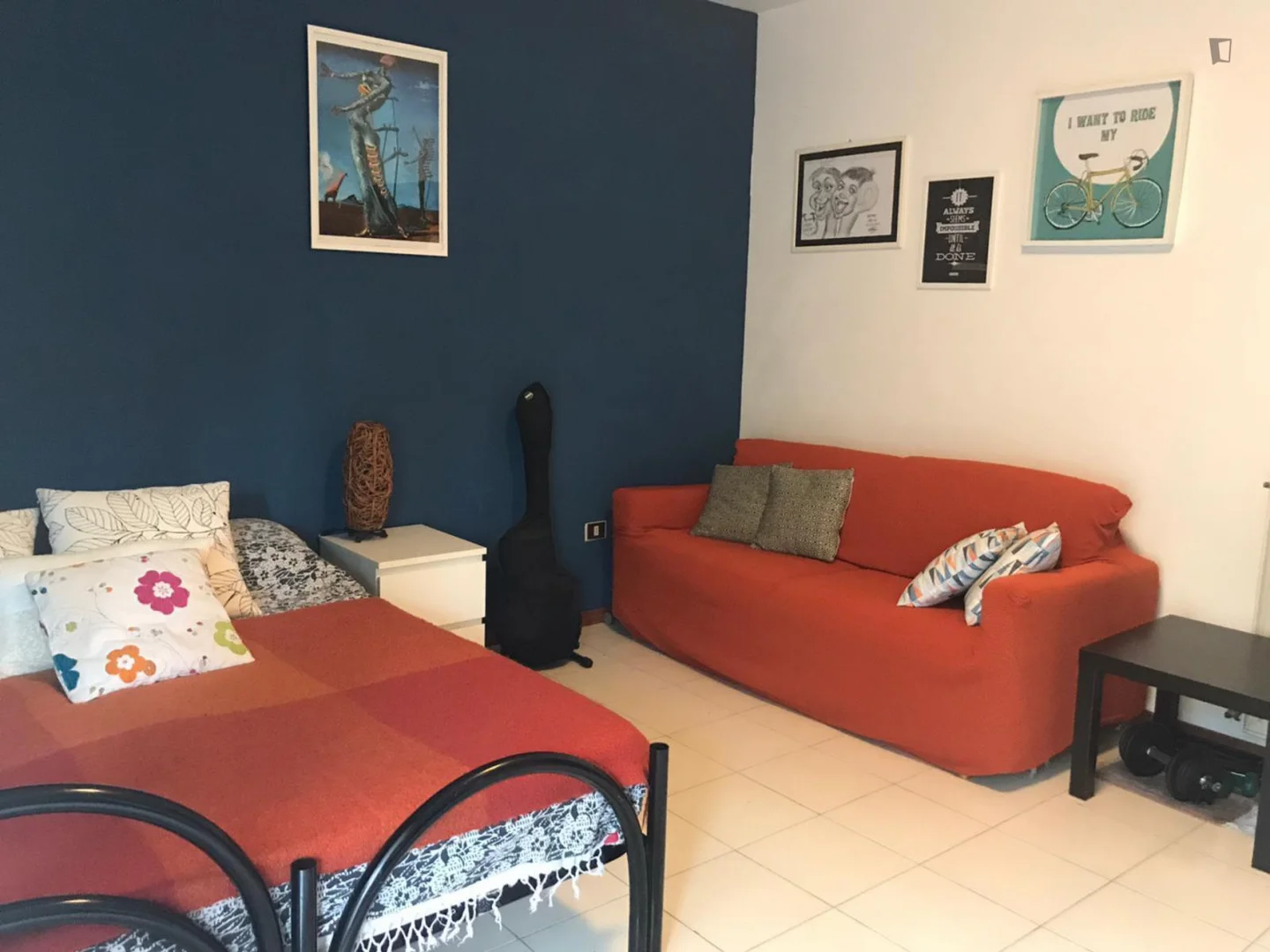Quarto acolhedor para estudantes disponível em