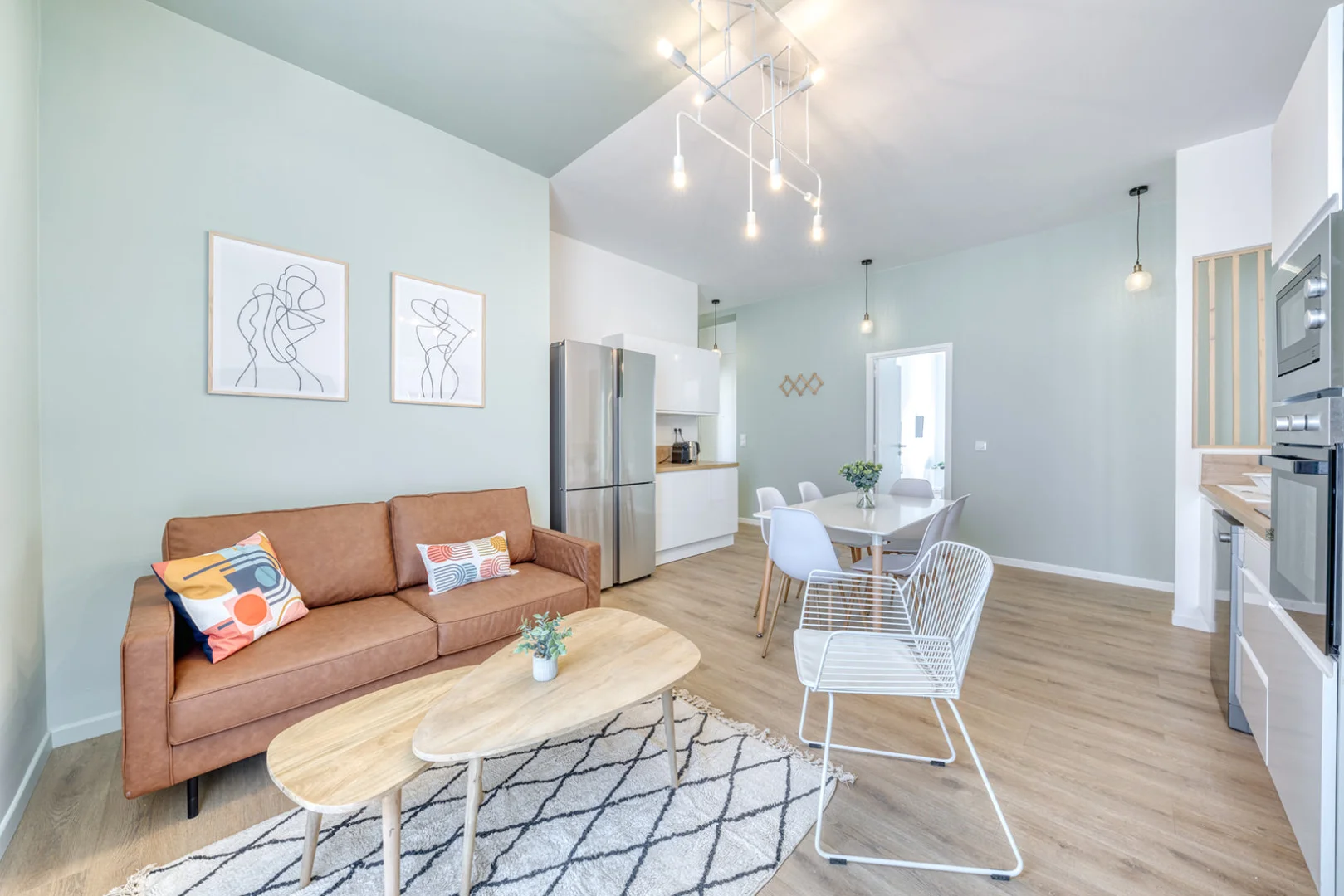 Chambre d'étudiant à  avec espace d'étude et installations communes