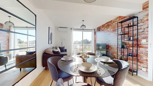 Quarto privado em 215 Rue Emile Gaboriau, imagem 13 de 26