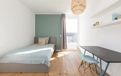 Habitación en alquiler con cama doble {area}