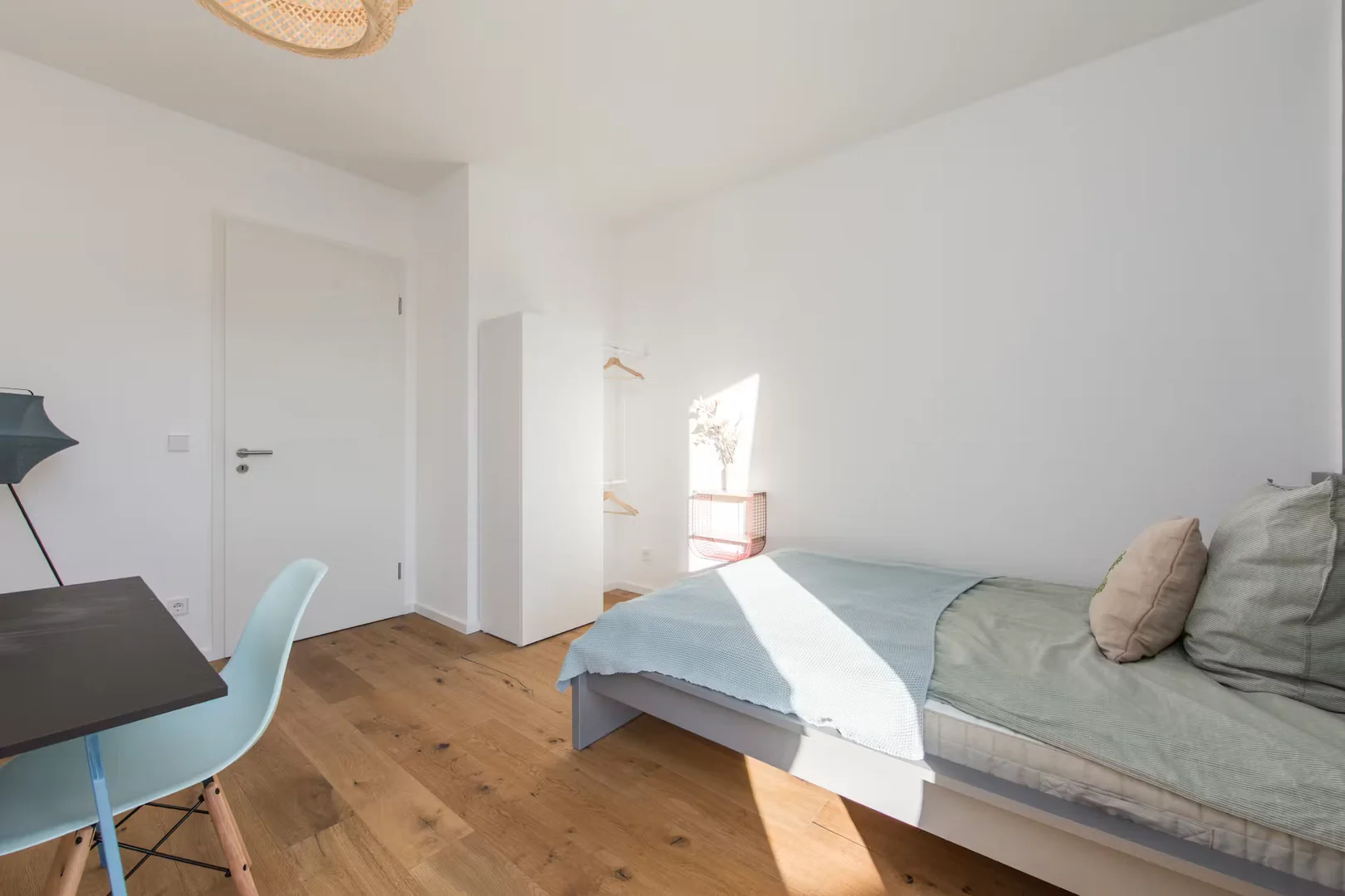 Habitación asequible para estudiantes con buena iluminación en 
