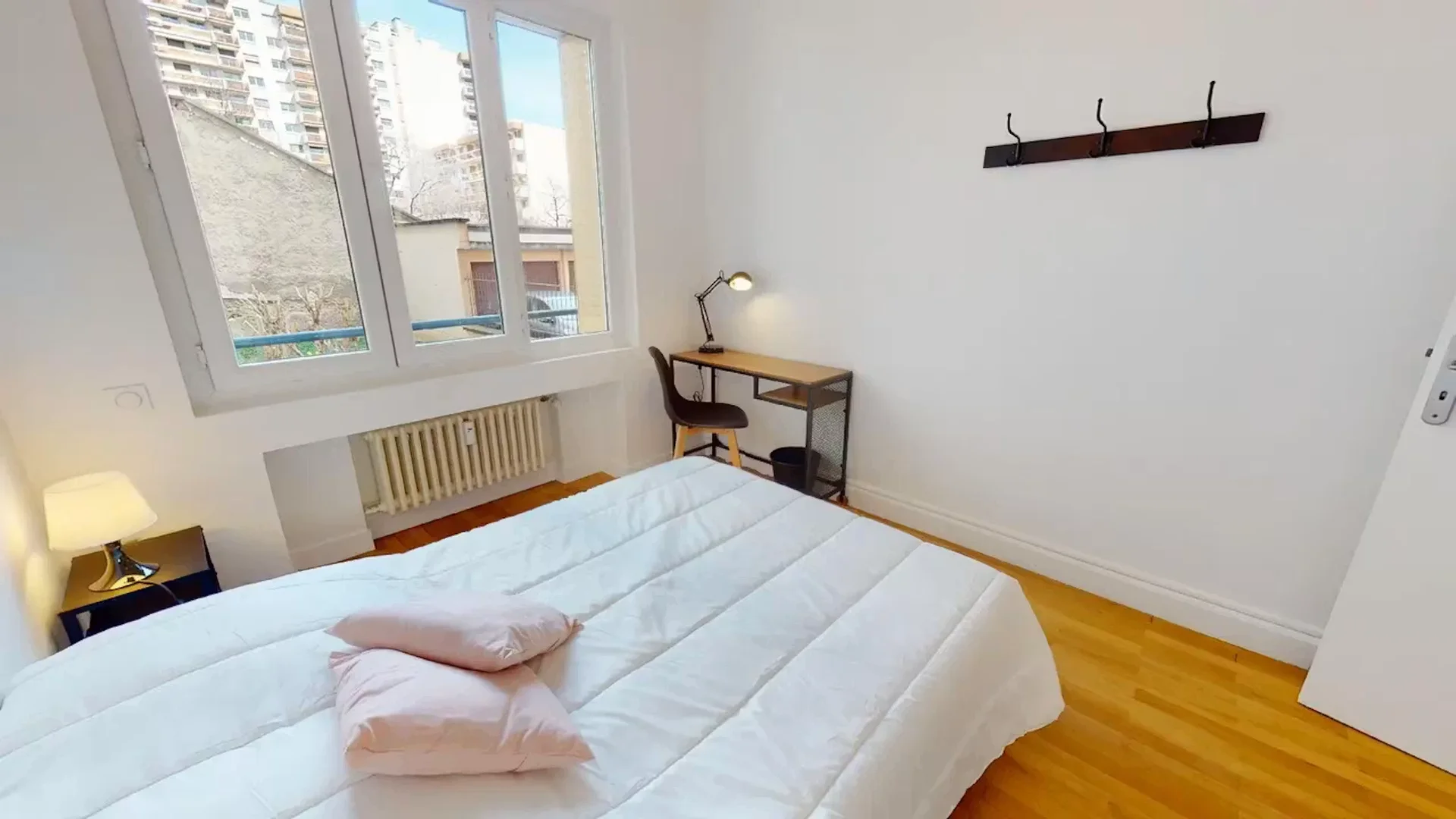 Economical student room with convenient location in 
