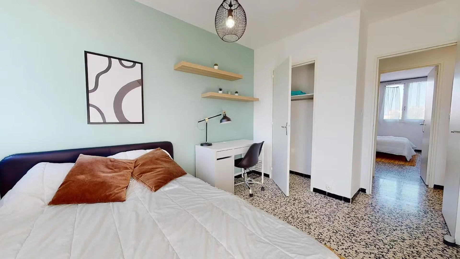 Renting rooms by the month in Avignon