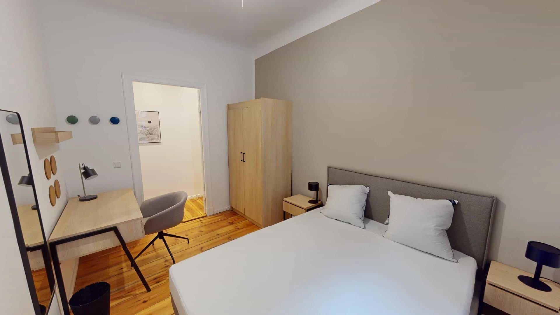 Berlin de çift kişilik yataklı kiralık oda