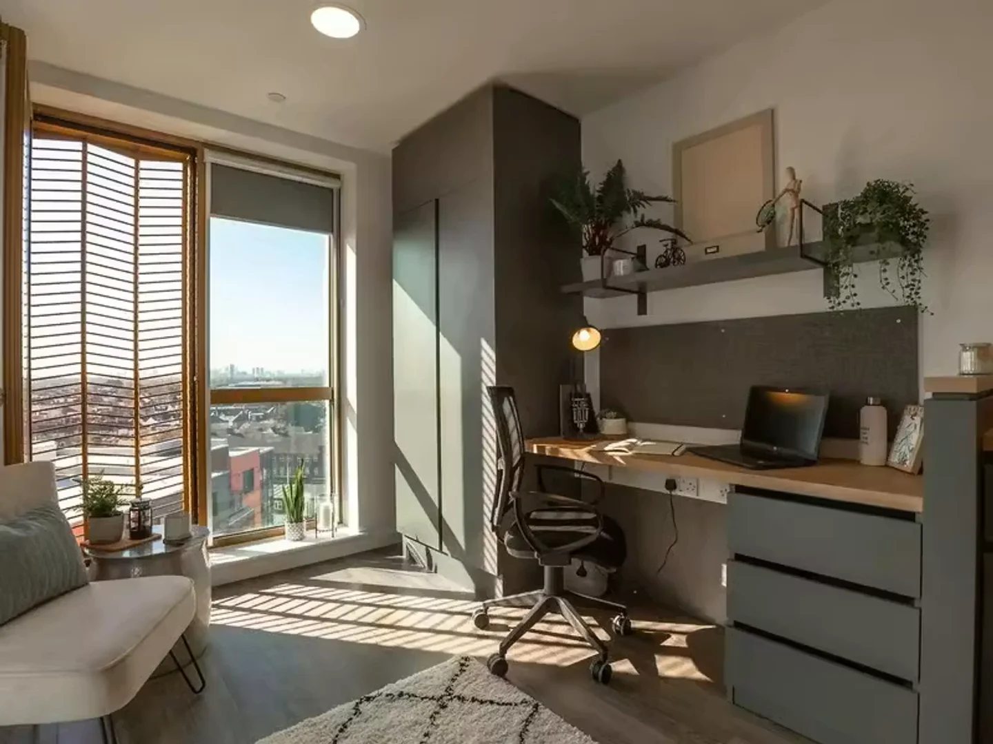Chambre d'étudiant à avec espace d'étude et installations communes