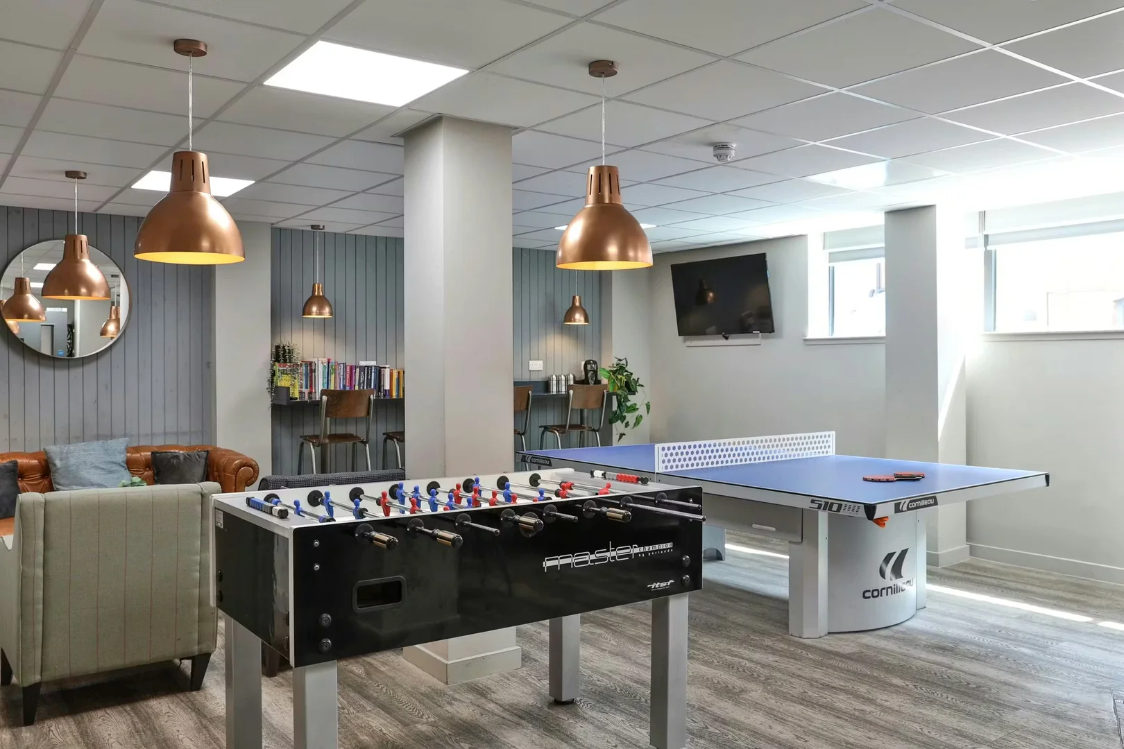 Chambre d'étudiant à  avec espace d'étude et installations communes