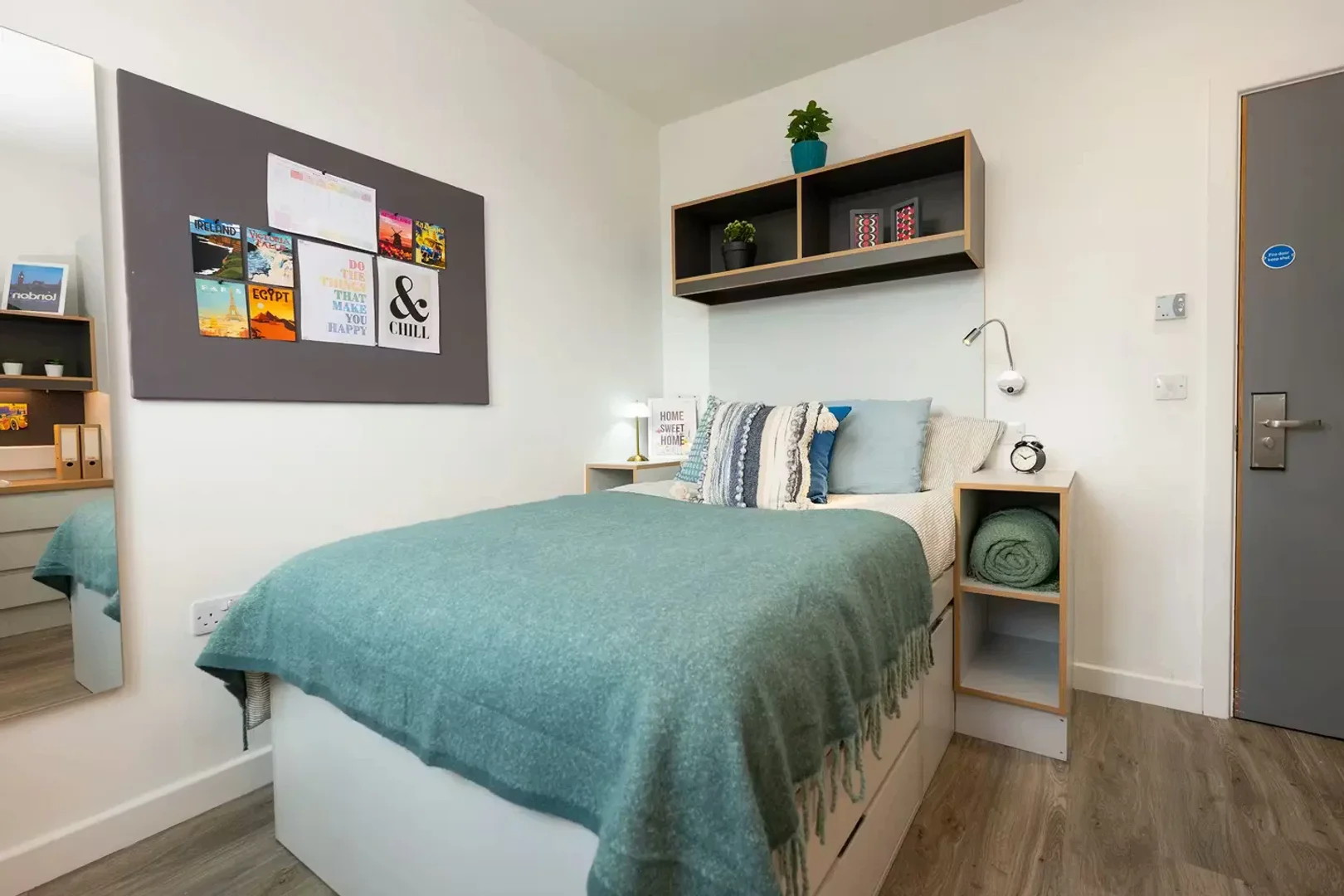 Room for rent in student apartment in , fully furnished