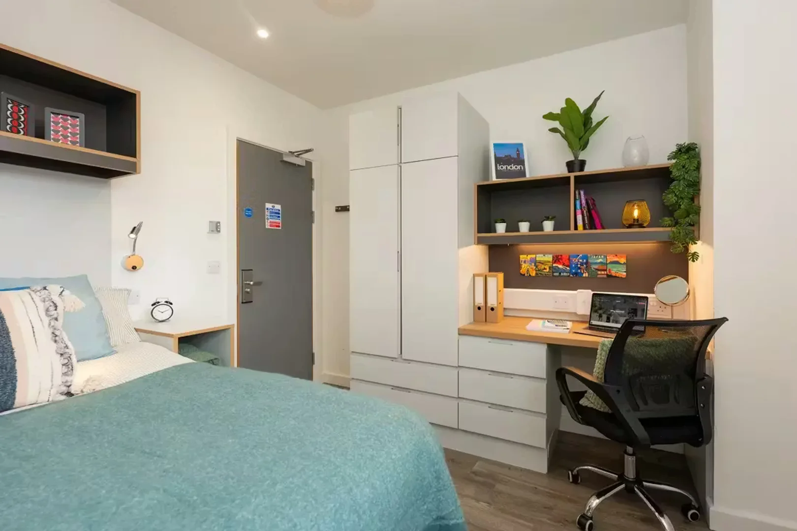 Cozy room for students available in 
