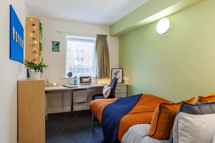Cheap private room in Preston