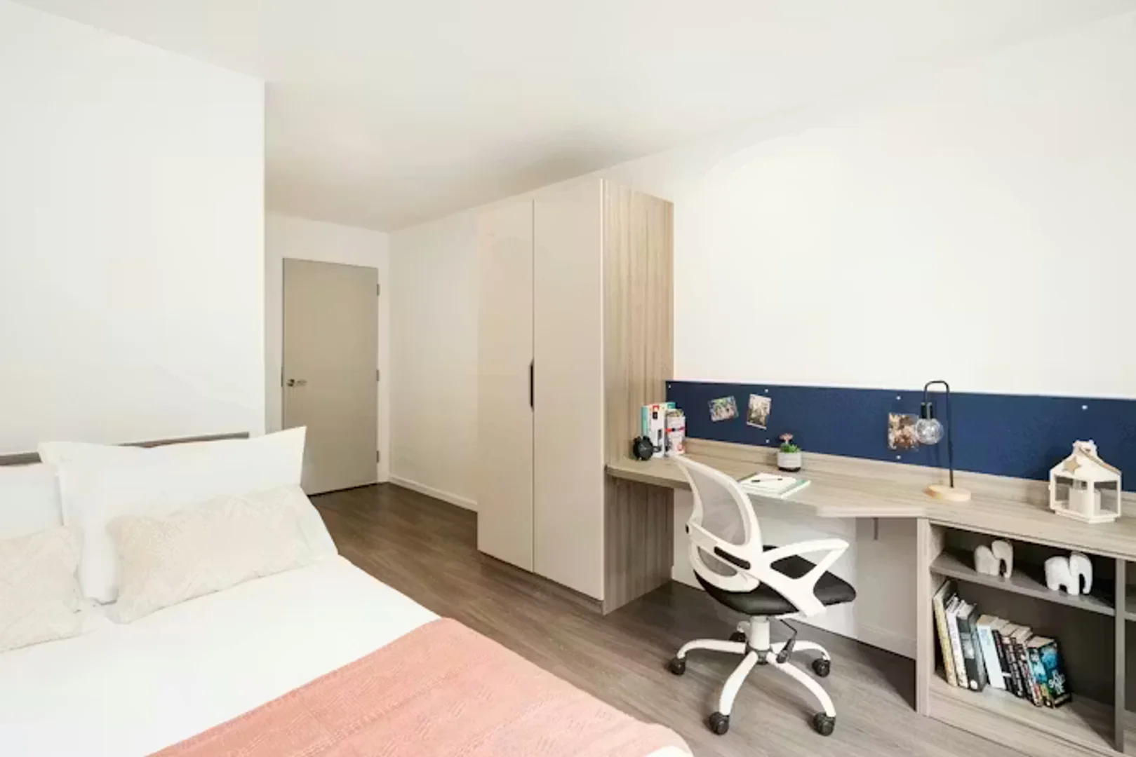Zimmer in Studentenwohnung in zu vermieten, voll möbliert