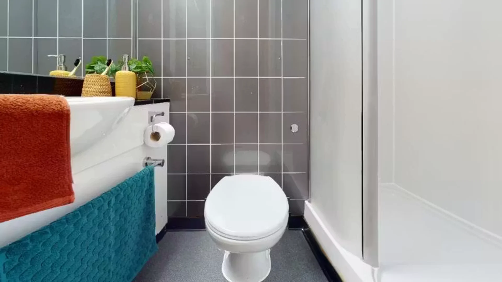 Chambre d'étudiant économique avec emplacement pratique dans