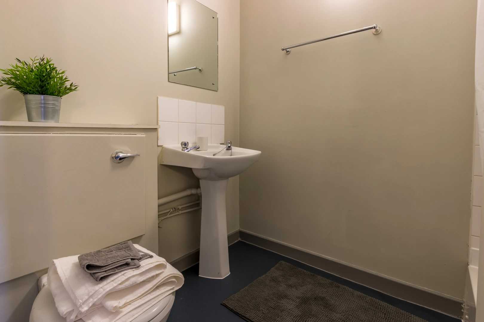 Cheap private room in Manchester