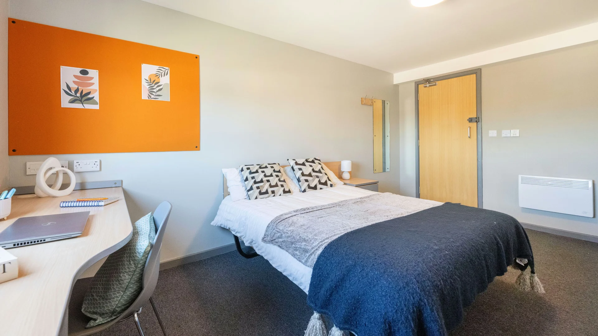 Chambre confortable pour étudiants disponible dans 