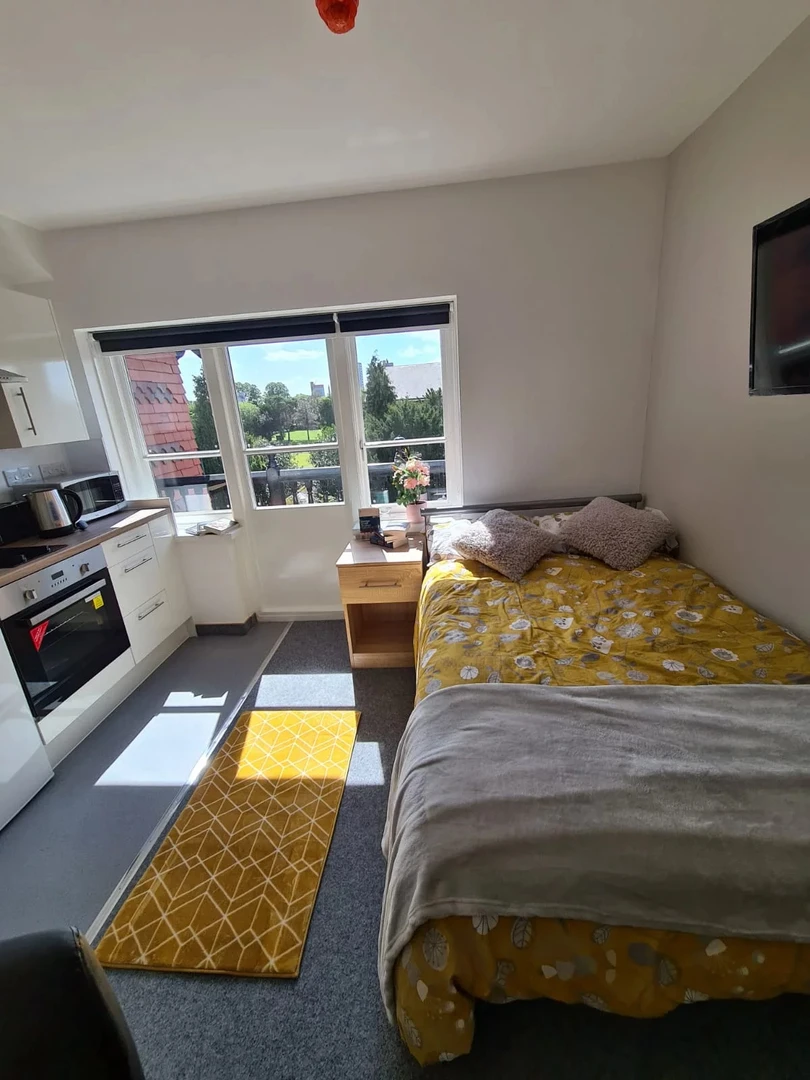 Quarto para alugar com cama de casal em Leicester