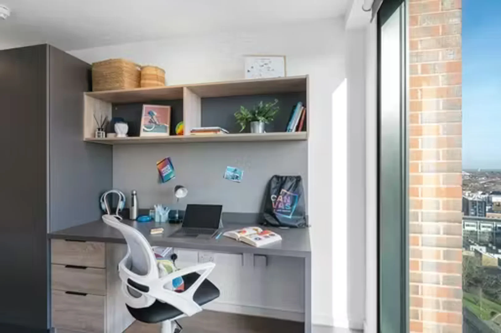 Chambre d'étudiant lumineuse et aérée avec accès facile à l'université dans 