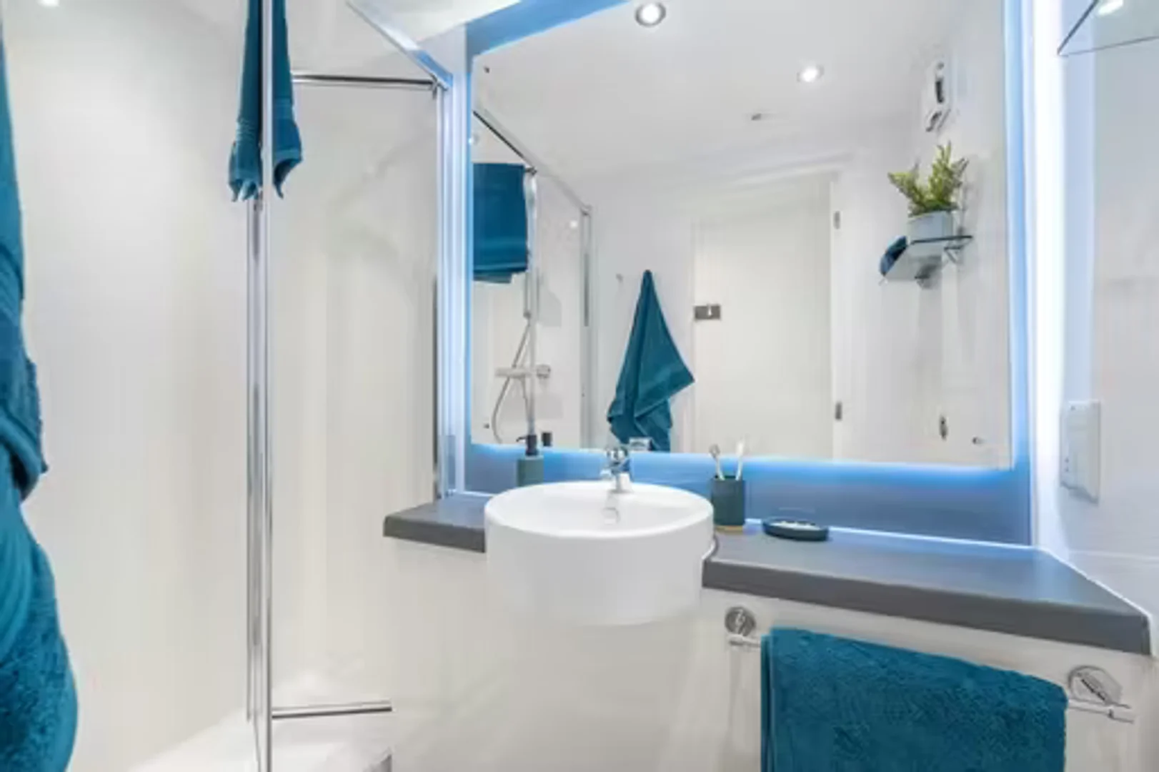 Chambre d'étudiant fonctionnelle parfaite pour étudier dans 